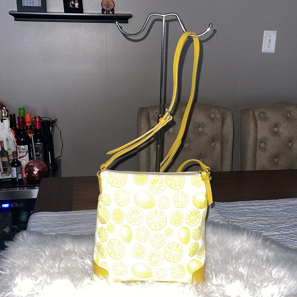 Dooney & Bourke 🍋 Limone Lemons🍋 Crossbody EUC - Picture 4 of 16